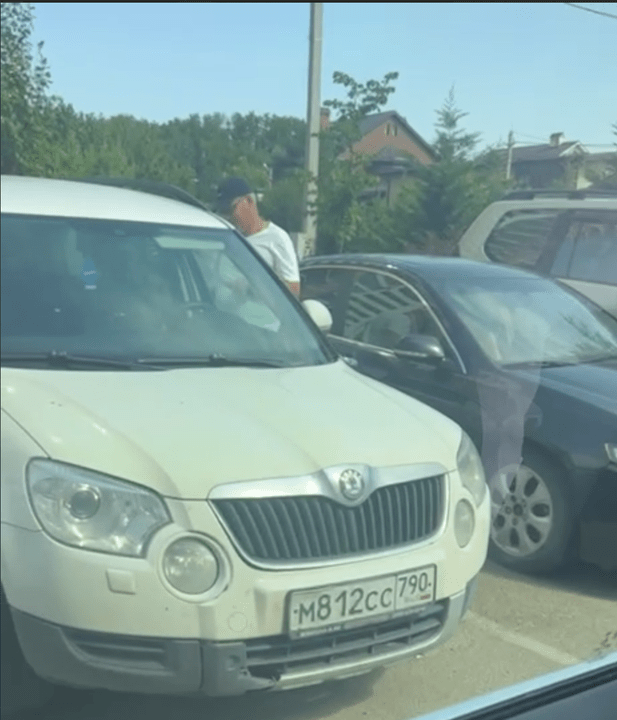 Das Auto mit der Nummer М812СС 790RUS Skoda Yeti ist registriert